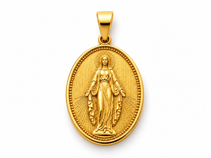 Amuleto · 3 collares y 5 dijes en baño de oro