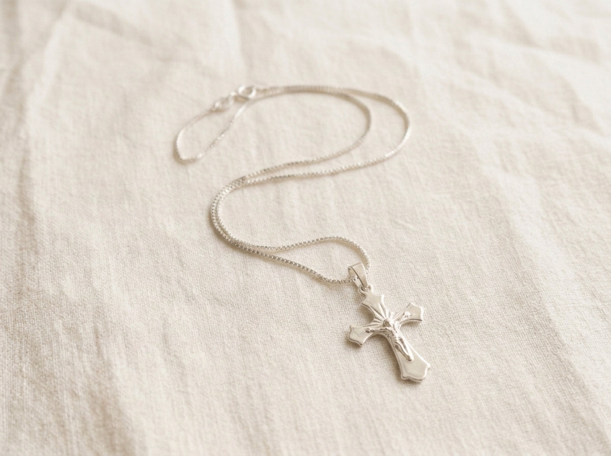 Luz · Cadena y cruz en plata 925 para mujer