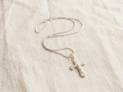 Luz · Cadena y cruz en plata 925 para mujer