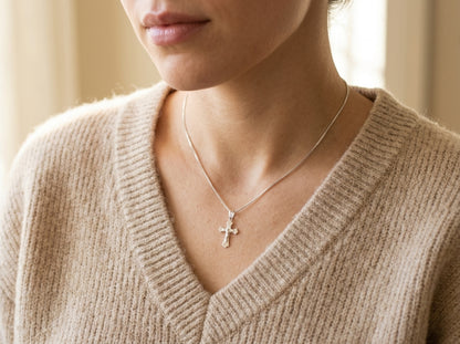 Luz · Cadena y cruz en plata 925 para mujer