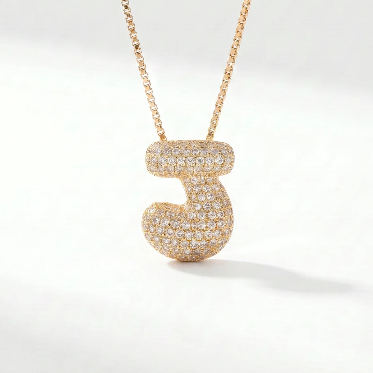 Collar de inicial bubble en oro con la letra J en pavé de circonias