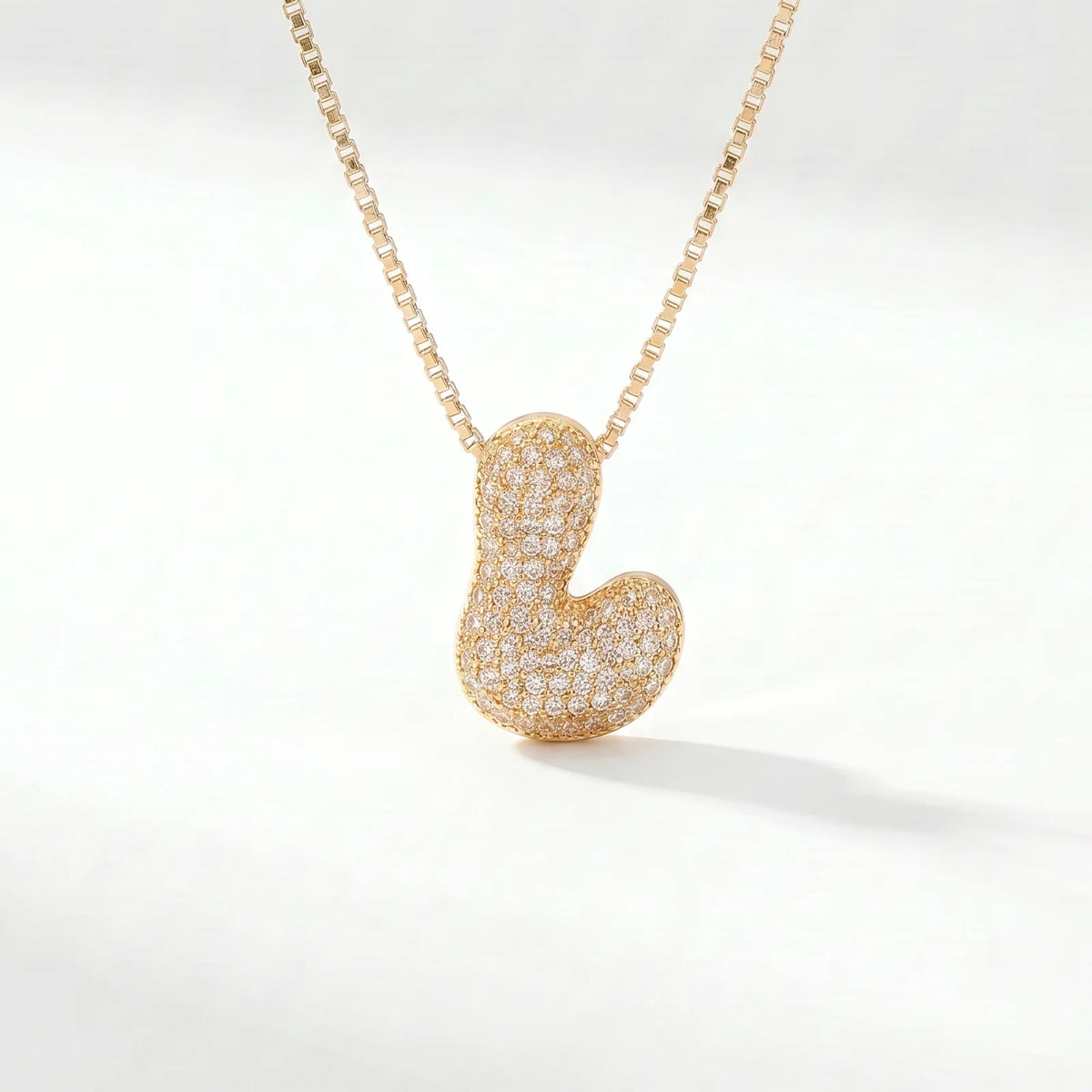 Collar de inicial bubble en oro con la letra L en pavé de circonias