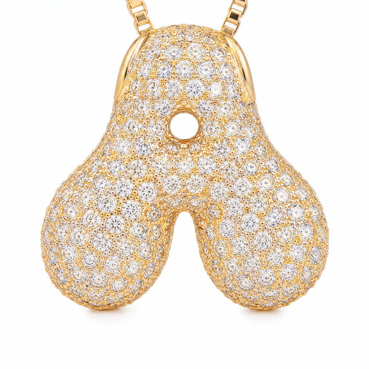 Dije de inicial bubble dorado en pave, detalle de la letra