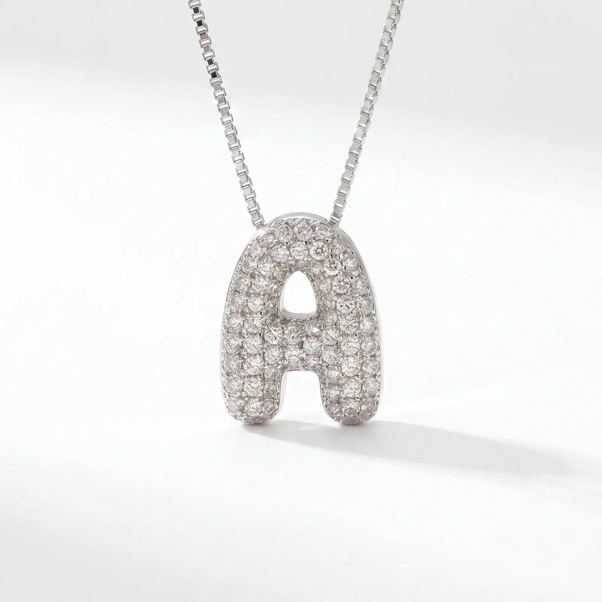 Collar de inicial bubble en plata con la letra A en pavé de circonias