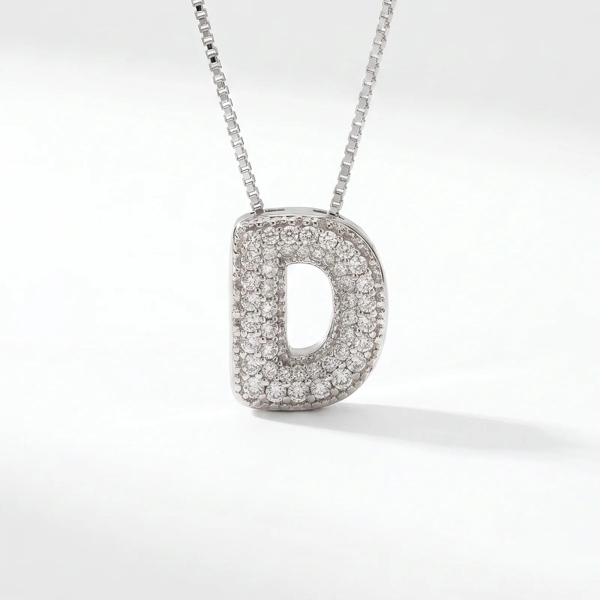 Collar de inicial bubble en plata con la letra D en pavé de circonias