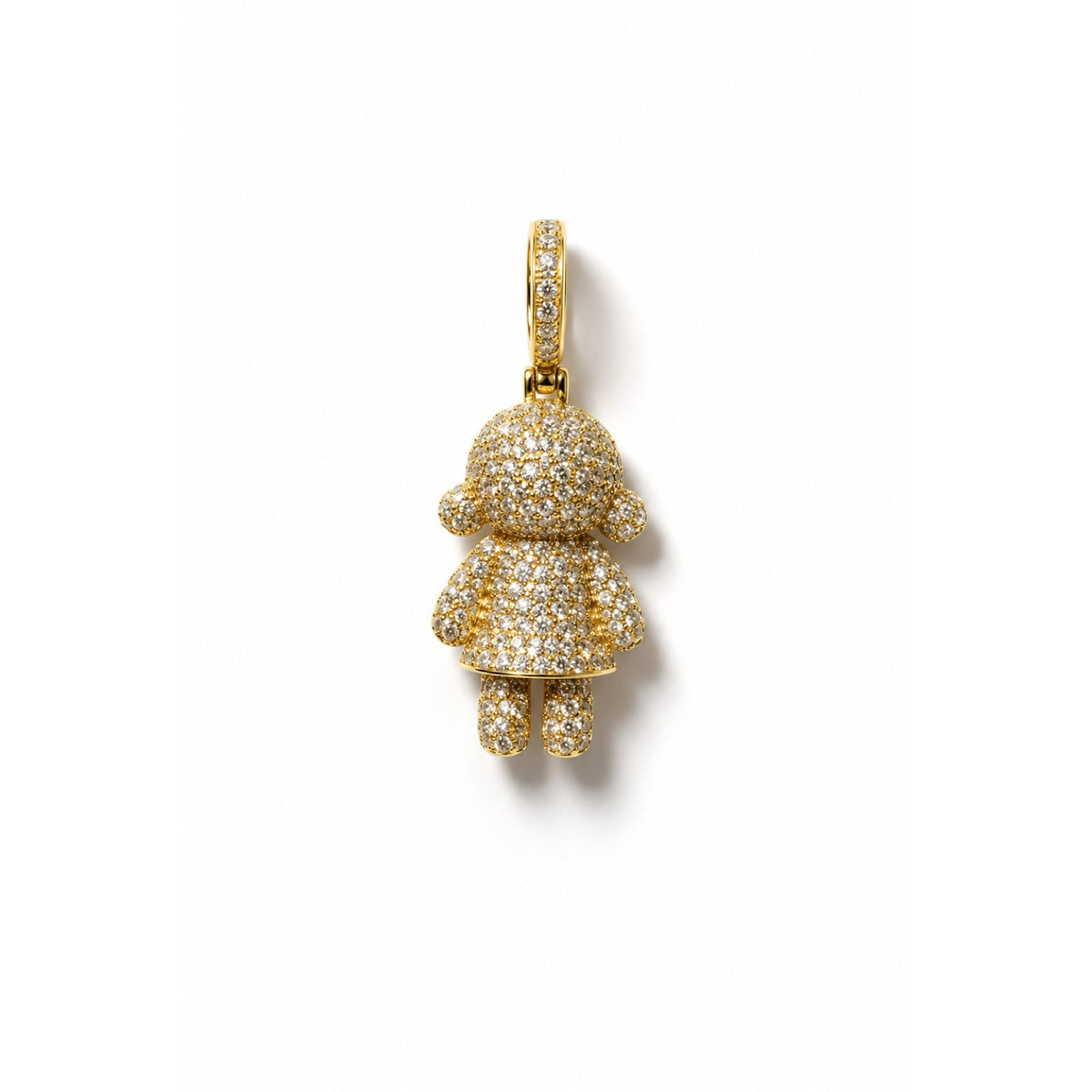 Dije dorado con figura de niña cubierta en pavé de circonias