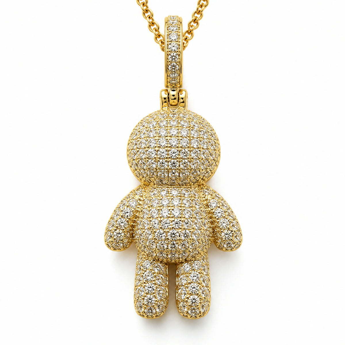 Dije dorado con figura de nino cubierta en pave de circonias