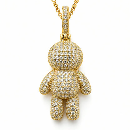 Dije dorado con figura de nino cubierta en pave de circonias